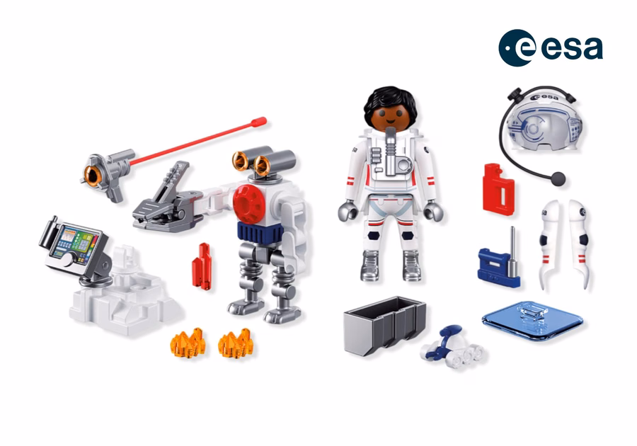 ESA: Astronaut with Robot