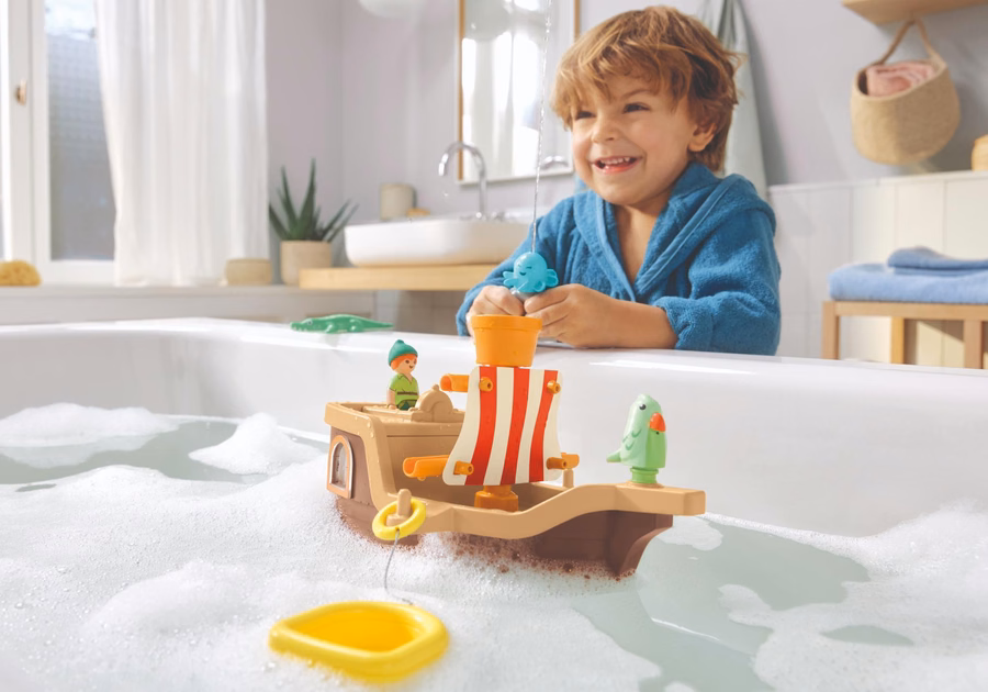 JUNIOR & Disney: Peter Pan's Splashing Pirate Ship